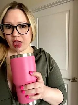 Freechat PiggyRose on StripChat