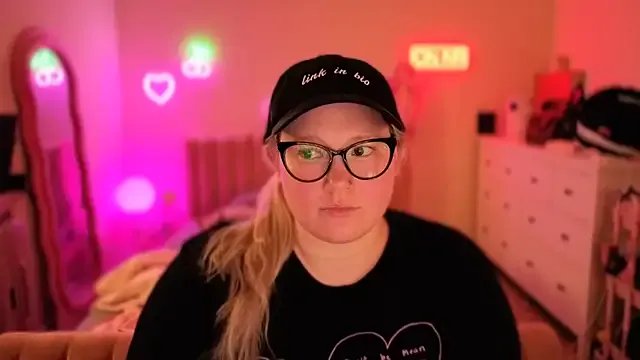 Freechat PiggyRose on StripChat