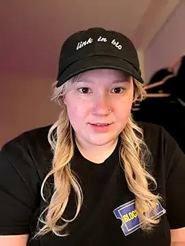 Freechat PiggyRose on StripChat