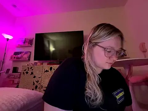 Freechat PiggyRose on StripChat