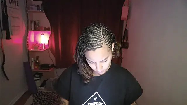 Freechat PrettyLittleProblem on StripChat