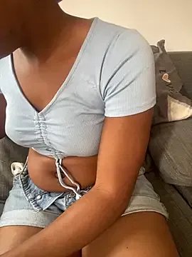 PrettyNina77 on StripChat