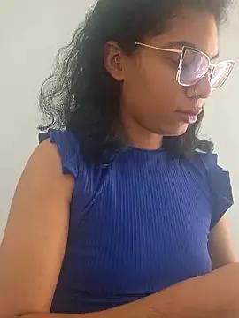 RavenShyfit — Sair nua na avenida