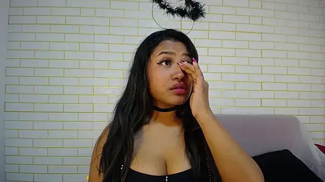 Freechat ricura_mily on StripChat