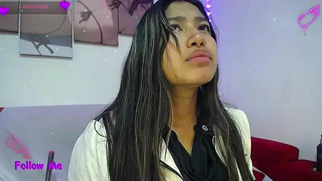 Freechat ricura_mily on StripChat