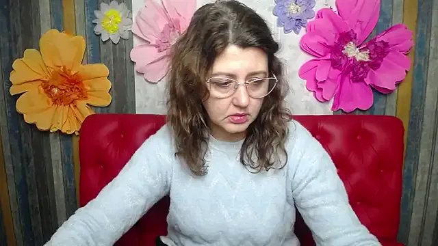 Freechat RoseHille on StripChat