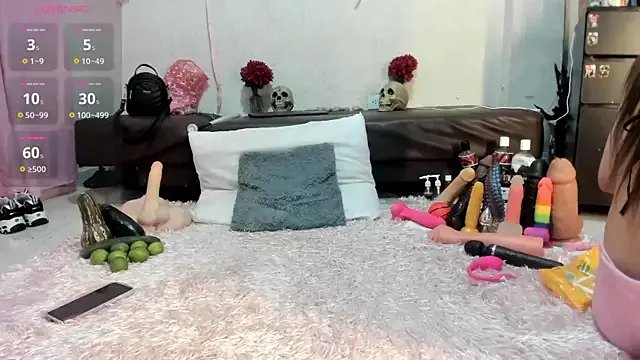 Freechat RubyEmerald on StripChat