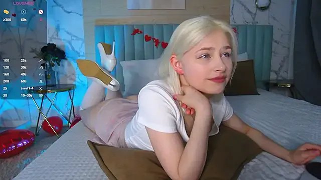 StripChat SandyShayes is Freechat SandyShayes — Doggy pose slapp ass