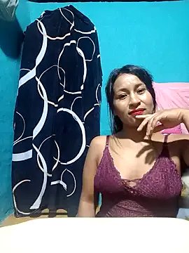 Saraa_xx on StripChat