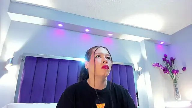 Freechat SaraRiley on StripChat