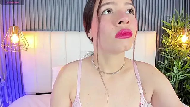 Freechat SaraRiley on StripChat