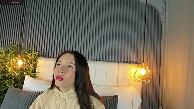 Freechat SaraRiley on StripChat