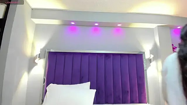 Freechat SaraRiley on StripChat