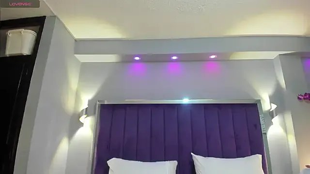 Freechat SaraRiley on StripChat