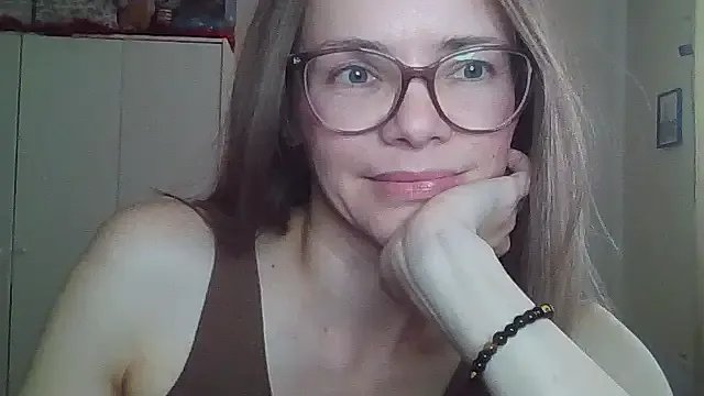 SEA_Dream — Lean closer to the camera 