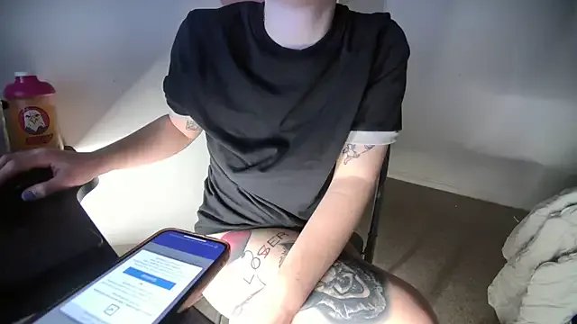 Freechat secretcouple_00 on StripChat