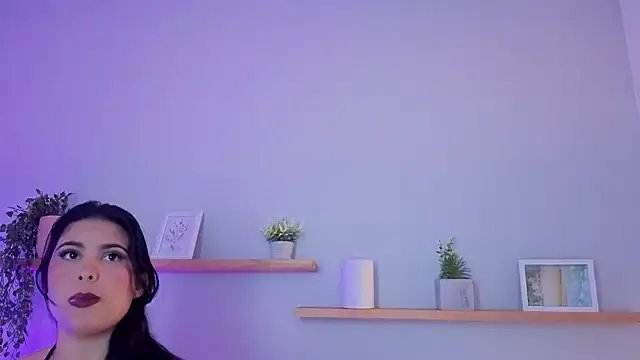 shainadavis on StripChat