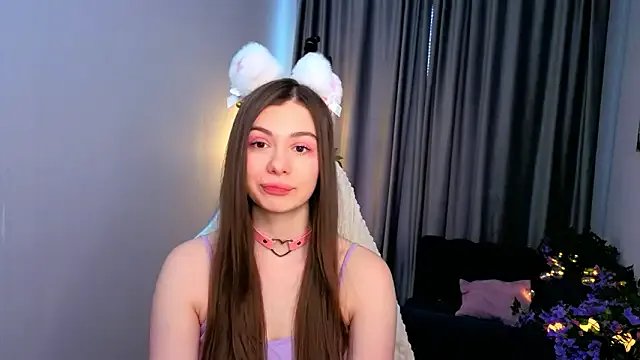 SiennaSayss — squeeze boobs close to cam