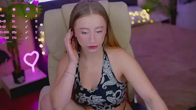 Freechat SilverrMoon on StripChat