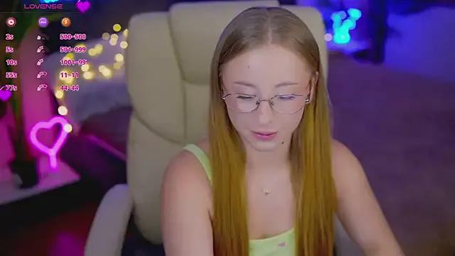 Freechat SilverrMoon on StripChat