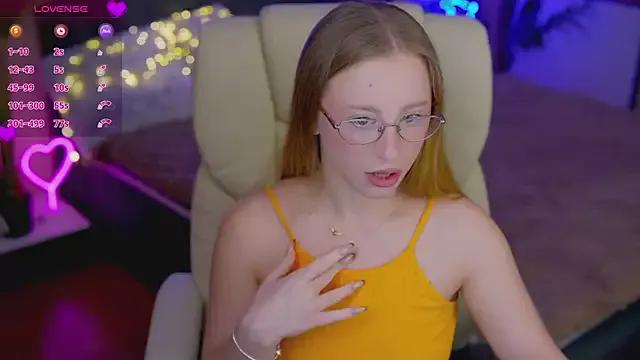 Freechat SilverrMoon on StripChat