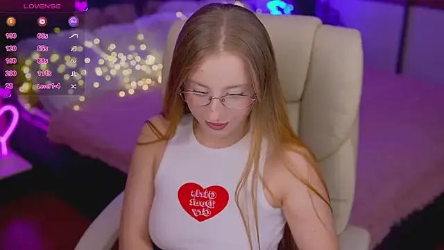 Freechat SilverrMoon on StripChat