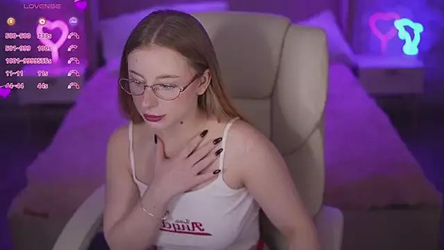 Freechat SilverrMoon on StripChat