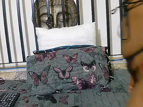 slenderbee2005 on StripChat