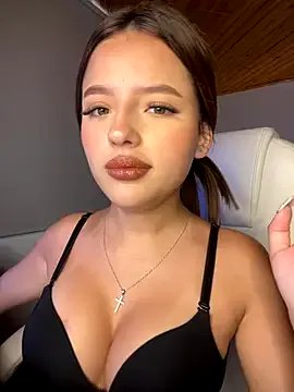 Sofia18_pinkk on StripChat