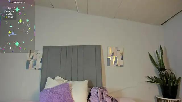 Sophia_Ebony — oil on breasts