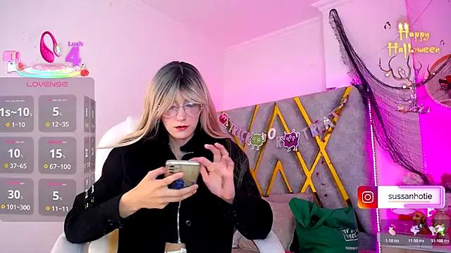 StripChat SussanHottye1_ is Freechat SussanHottye1_ — Spanks ass x6 + oil