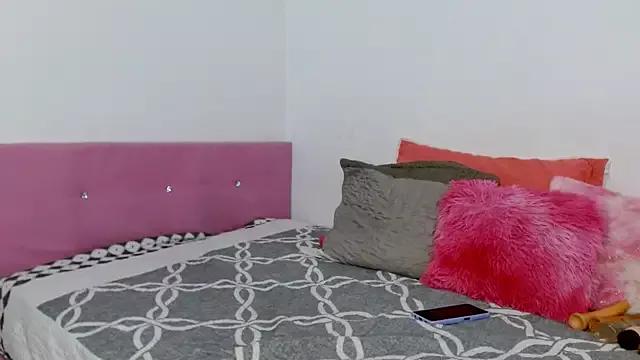 Freechat suzanhot_30 on StripChat