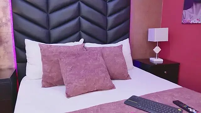 TifanyWolff — Show tongue sexy