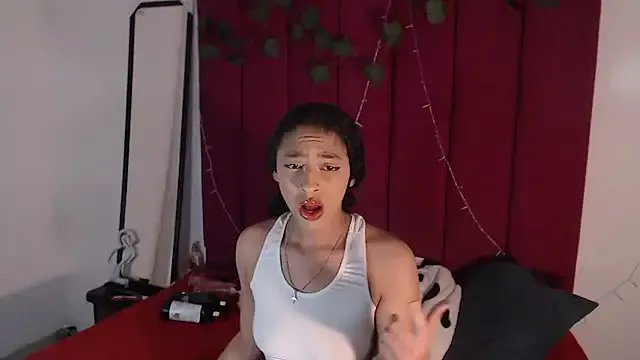 Tinyy_Star on StripChat