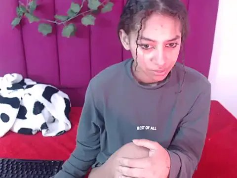 Tinyy_Star on StripChat