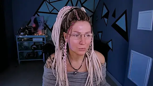 UmaSpace — look at my sexy feet