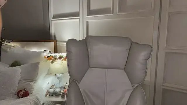 Freechat UrLillShy on StripChat