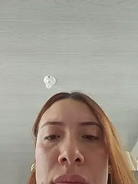 valery_mora on StripChat