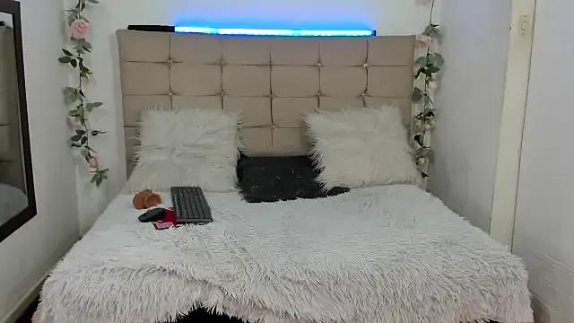 yayita_mature — French kiss 