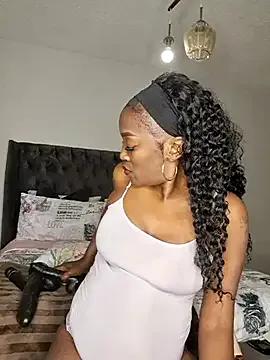 Freechat Yummychoklit on StripChat