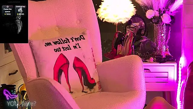 ZoeMesmerize on StripChat