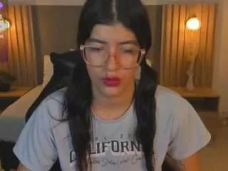 Photos of caroline-00403 from CamSoda is Freechat