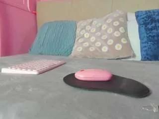 Photos of emelyy-carter from CamSoda is Freechat