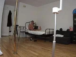 Photos of voyeurcam-celticiron-01 from CamSoda is Freechat