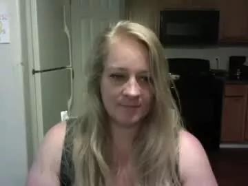 lilmommabear89 from Chaturbate