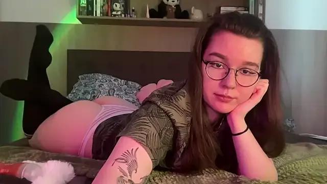 BeeBlossom from StripChat