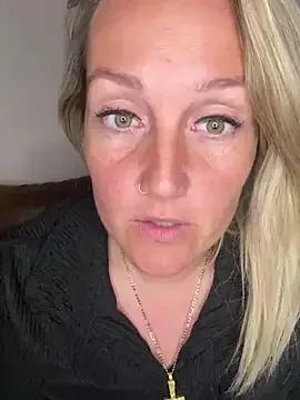 Photos of Bonniie1312 from StripChat is Freechat