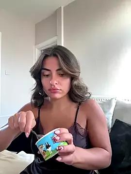 Photos of cute_carly_ from StripChat is Freechat