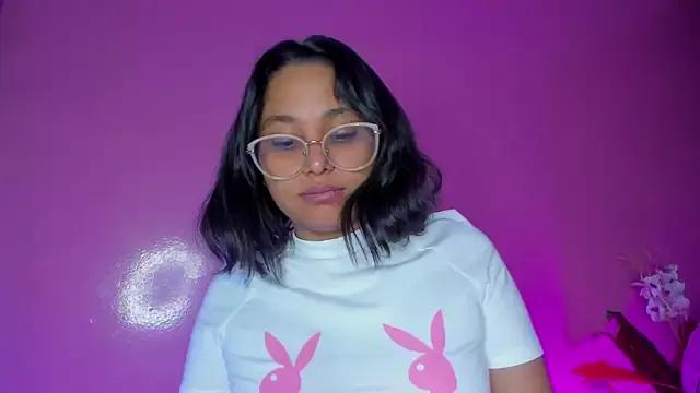 Photos of Cuteprincess21 from StripChat is Freechat