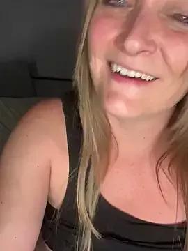 Photos of HoneyBluex from StripChat is Freechat